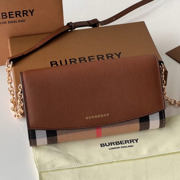 Burberry Horseferry plaid leather chain decoration wallet 40482501