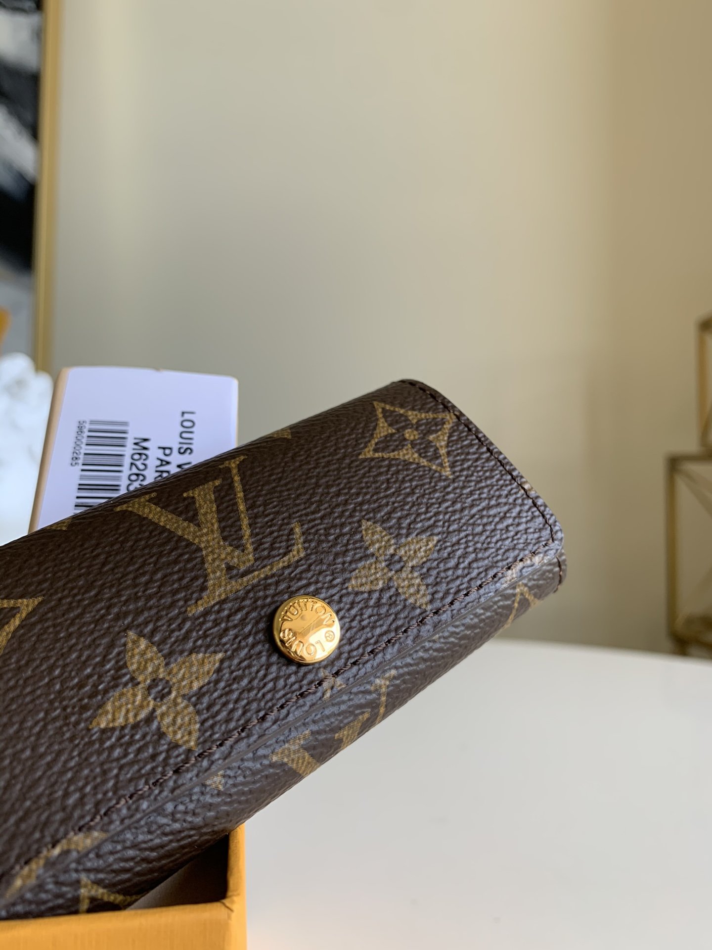 LV Exclusive Real Shot M62631