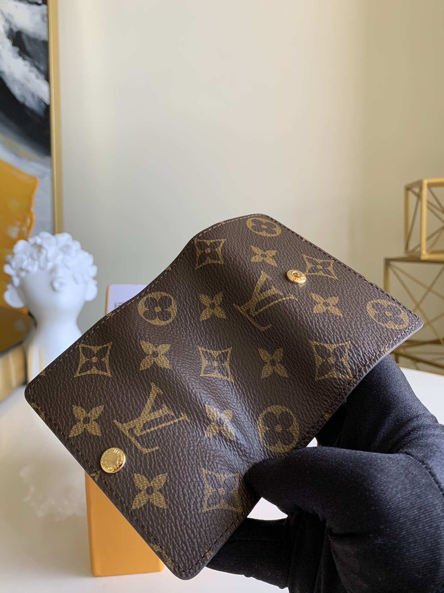 LV Exclusive Real Shot M62631