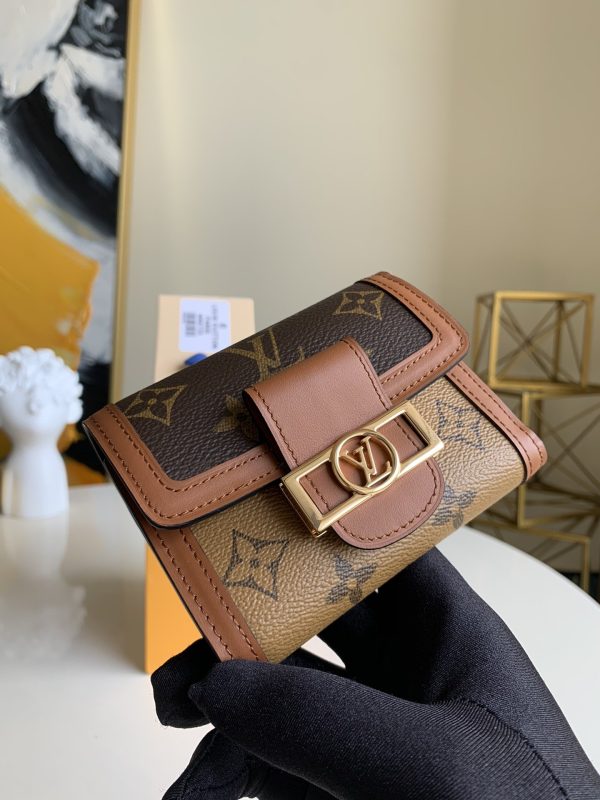 LV Exclusive Real Shot M68725